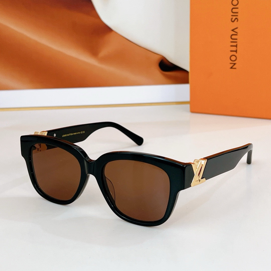 Louis Eyewear SIZE: 53-18-140