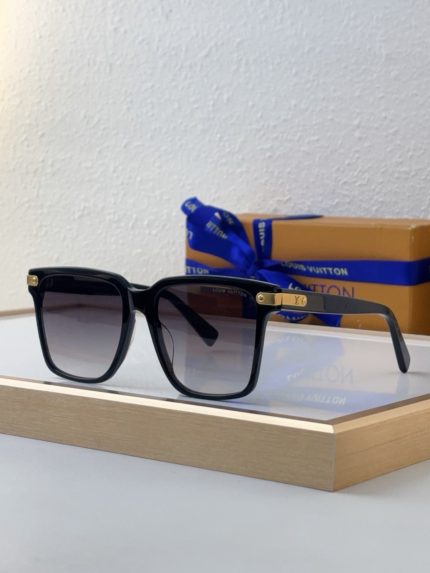 Louis Eyewear SIZE: 57-16-145