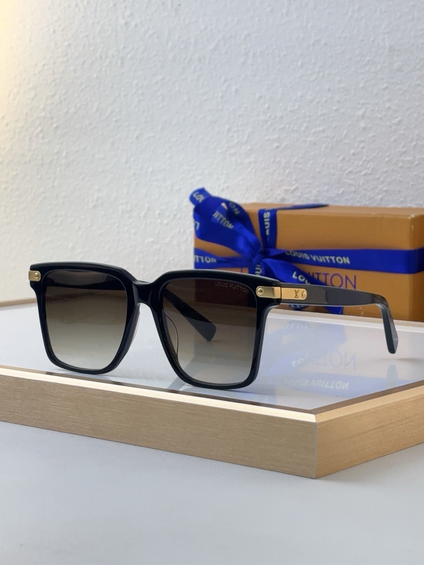 Louis Eyewear SIZE: 57-16-145