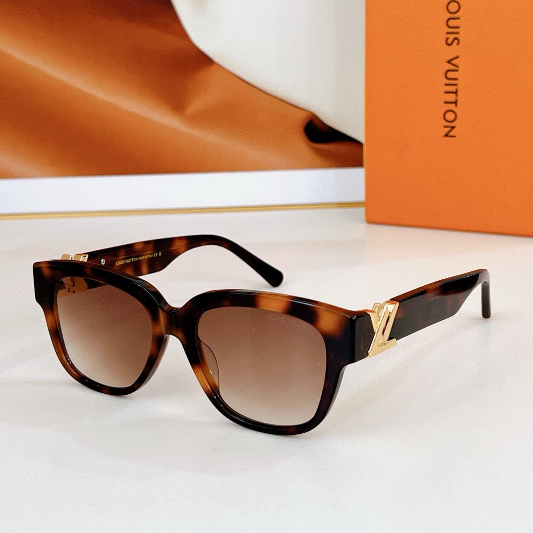 Louis Eyewear SIZE: 53-18-140