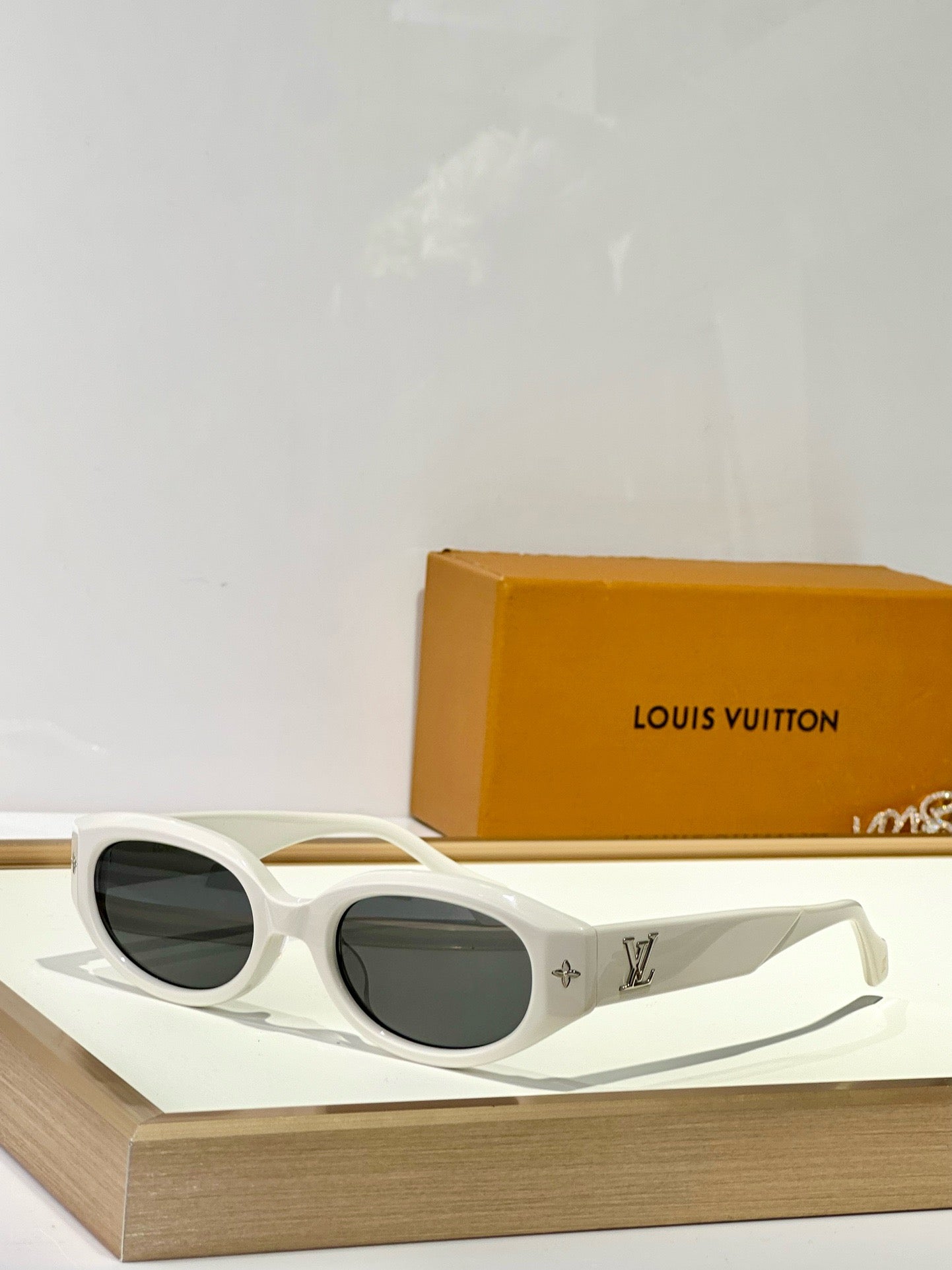 Louis Eyewear SIZE: 51-23-145
