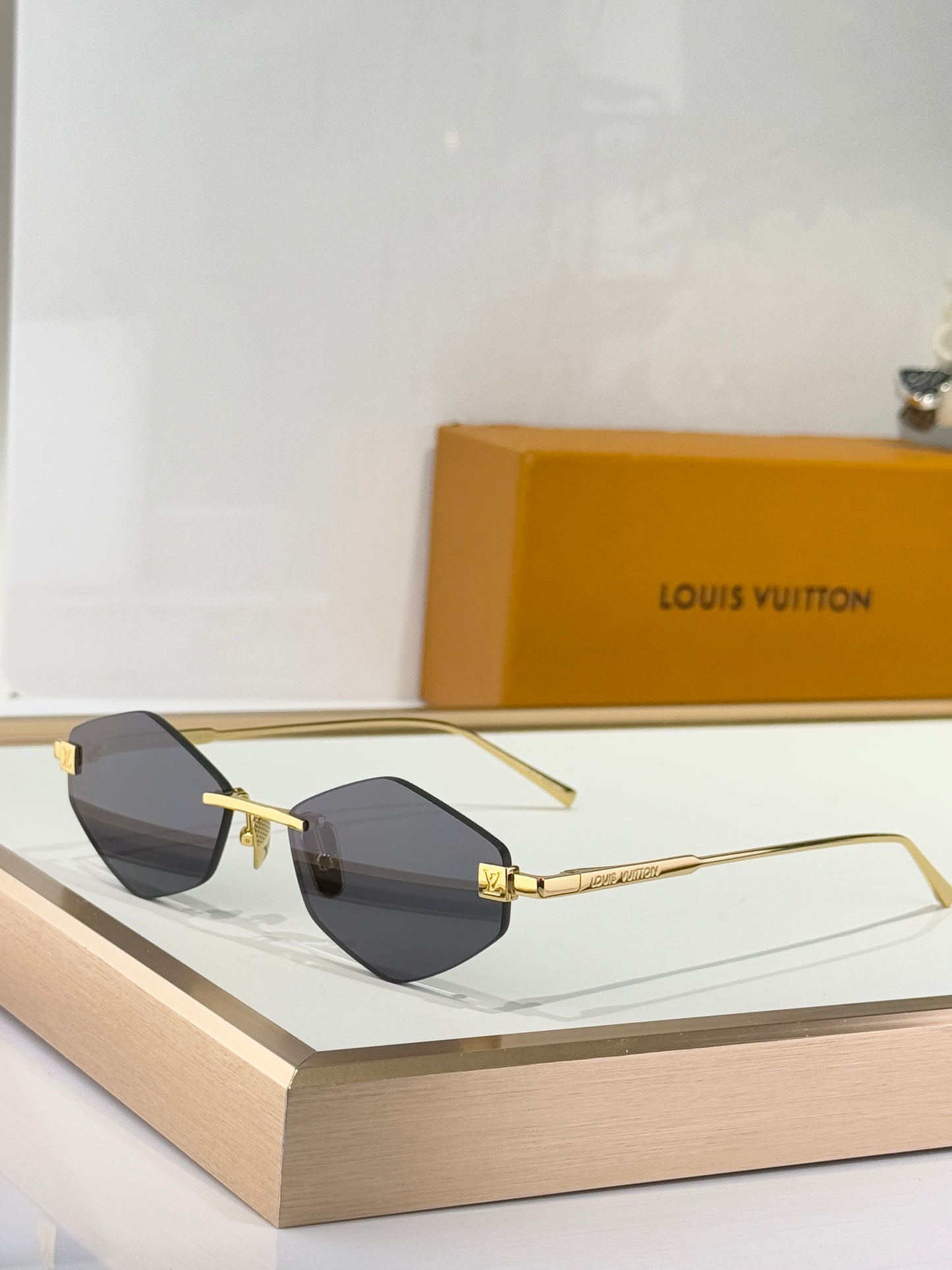 Louis Eyewear SIZE: 57-16-145