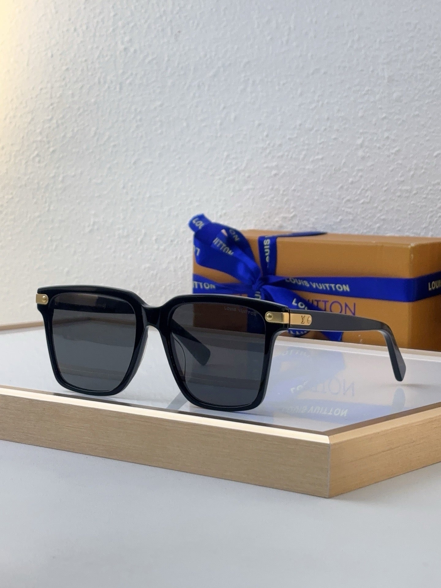 Louis Eyewear SIZE: 57-16-145