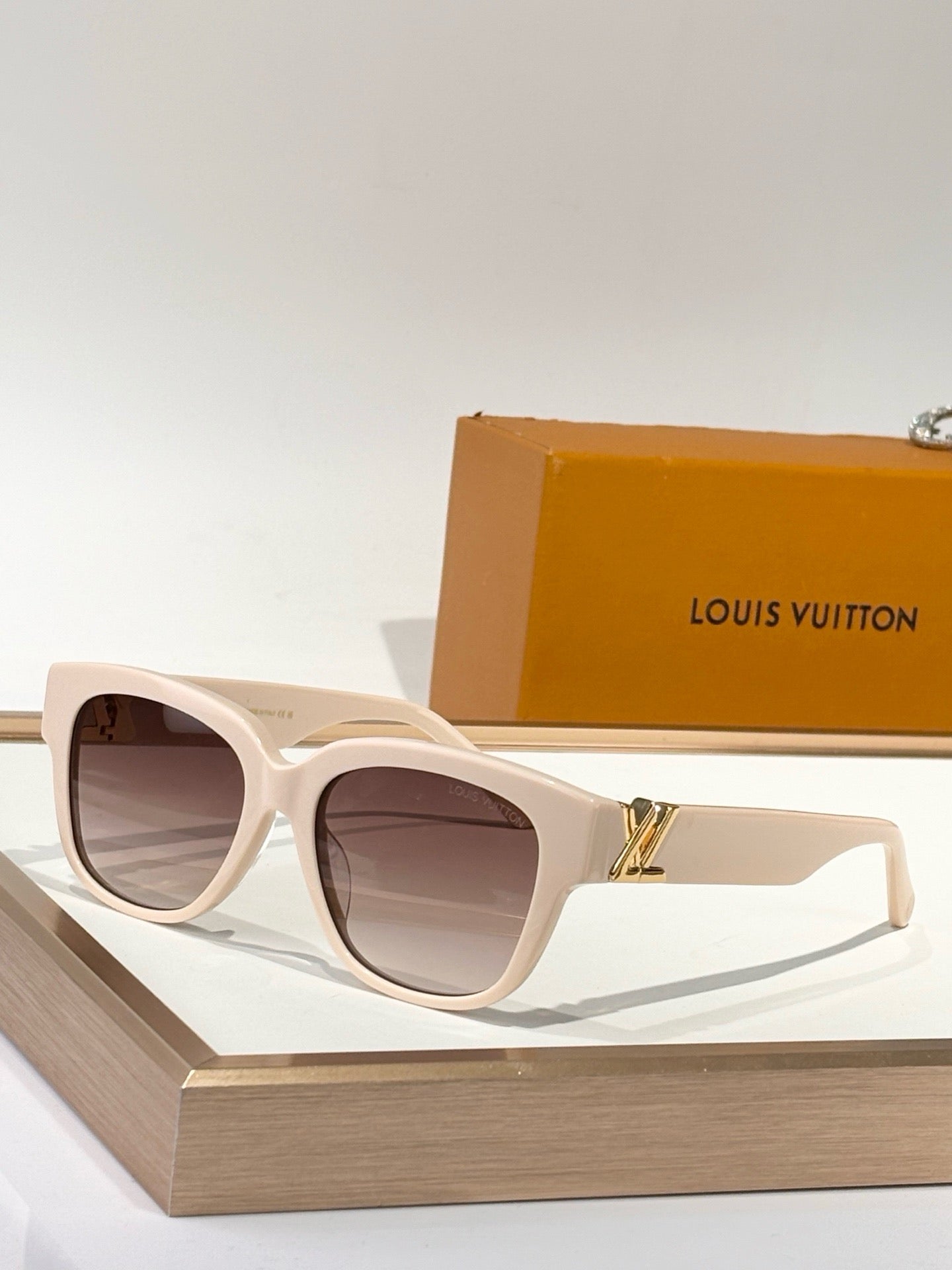 Louis Eyewear SIZE: 53-18-140