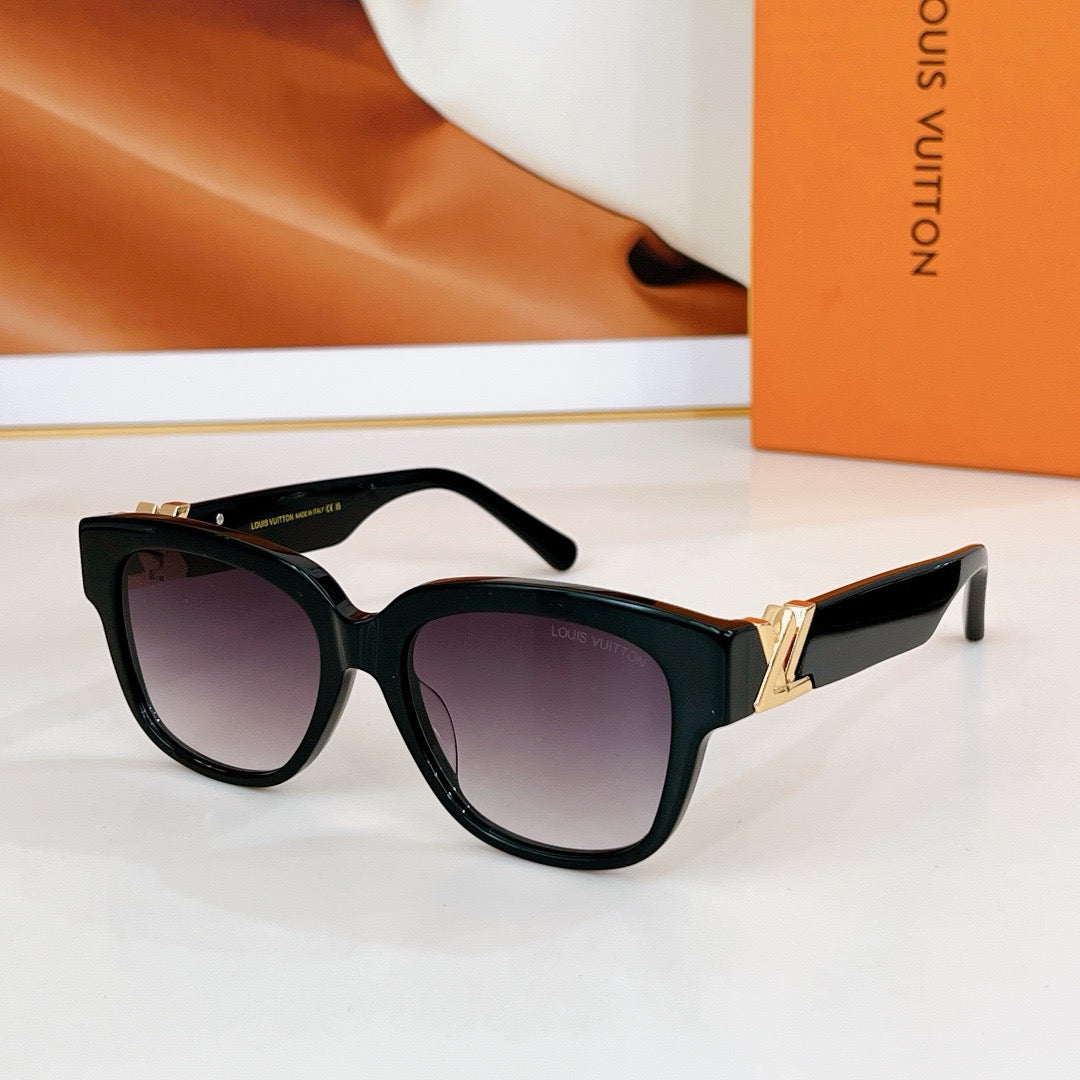 Louis Eyewear SIZE: 53-18-140