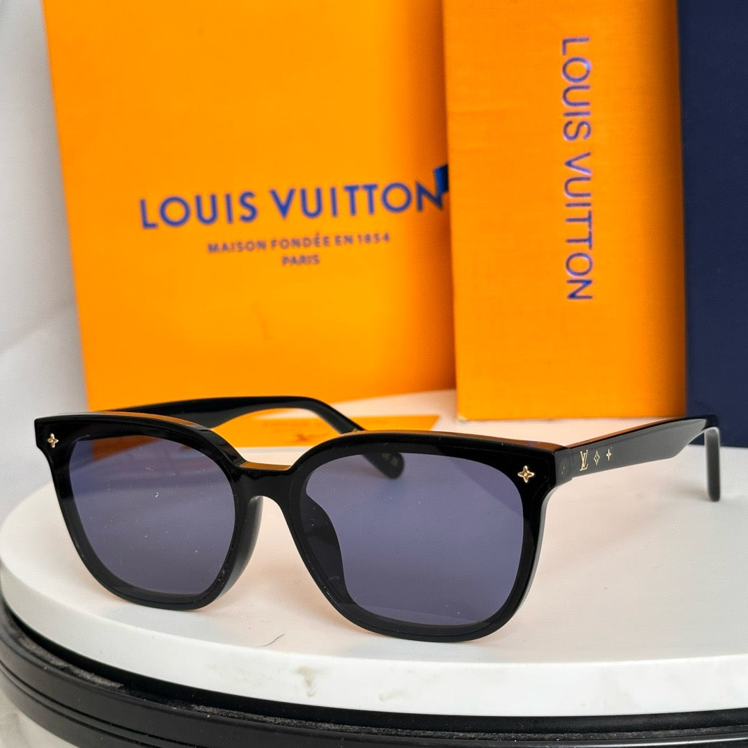 Louis Eyewear SIZE: 63-15-146