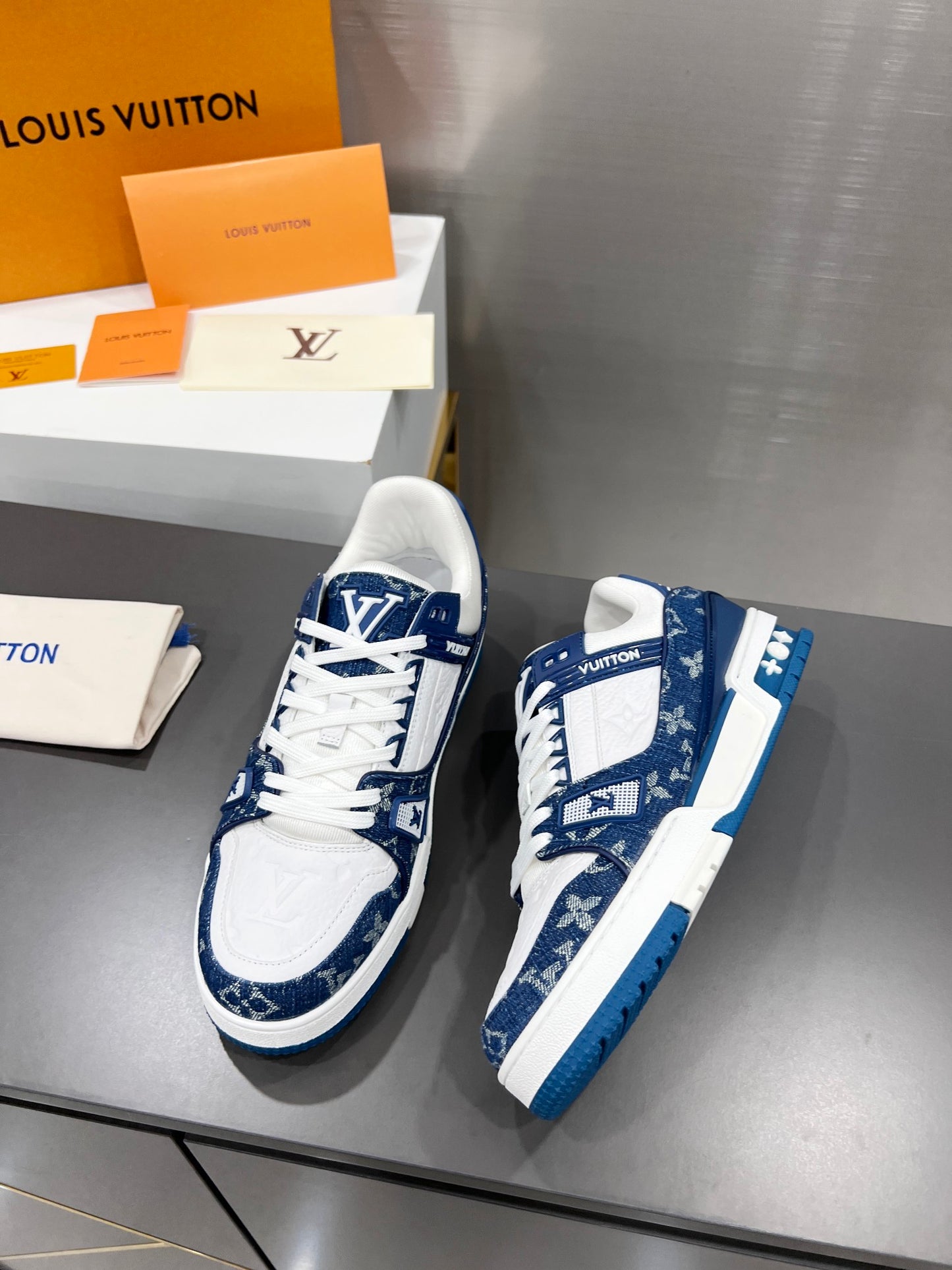 L TRAINER LEATHER LOW TRAINERS BLUE