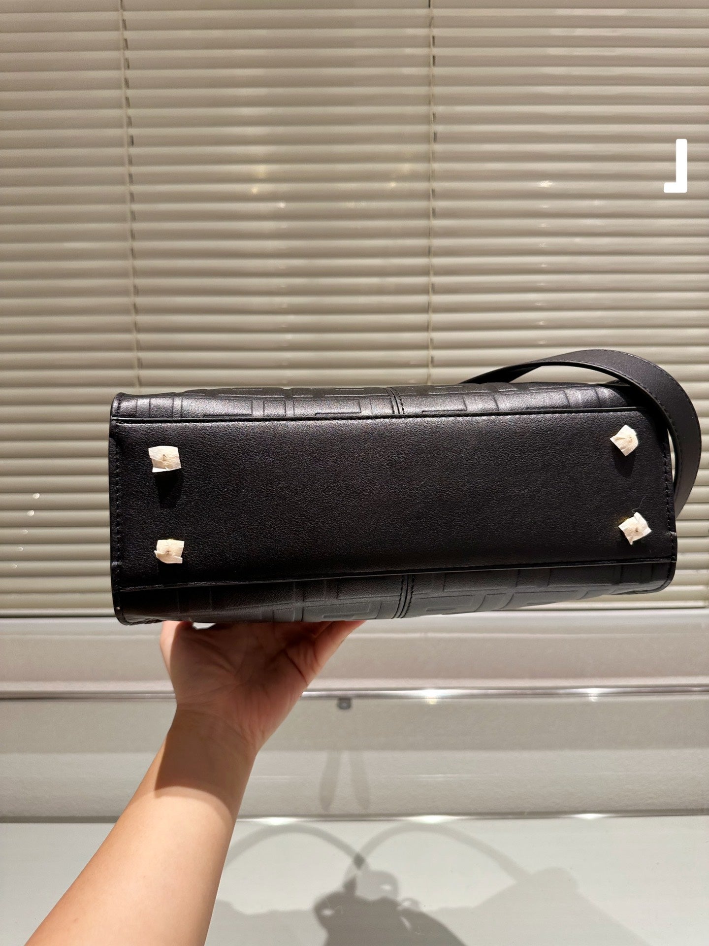 Fen new arrival PEEKABOO tote bag size; 30 * 25cm