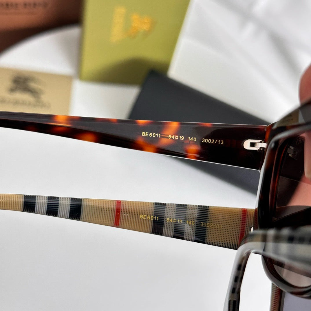 BURBE*RY Eyewear SIZE: 54-19-140