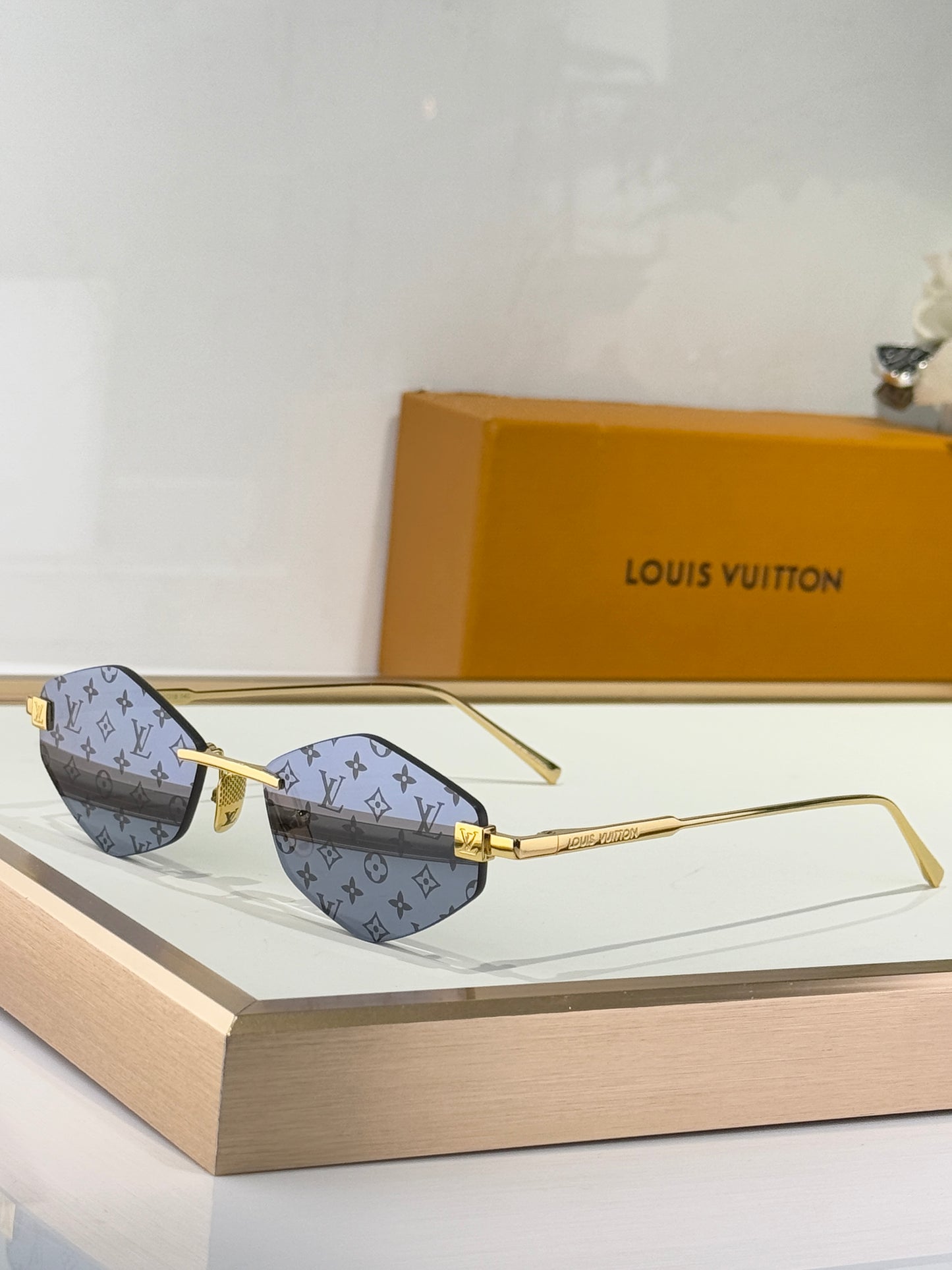 Louis Eyewear SIZE: 57-16-145
