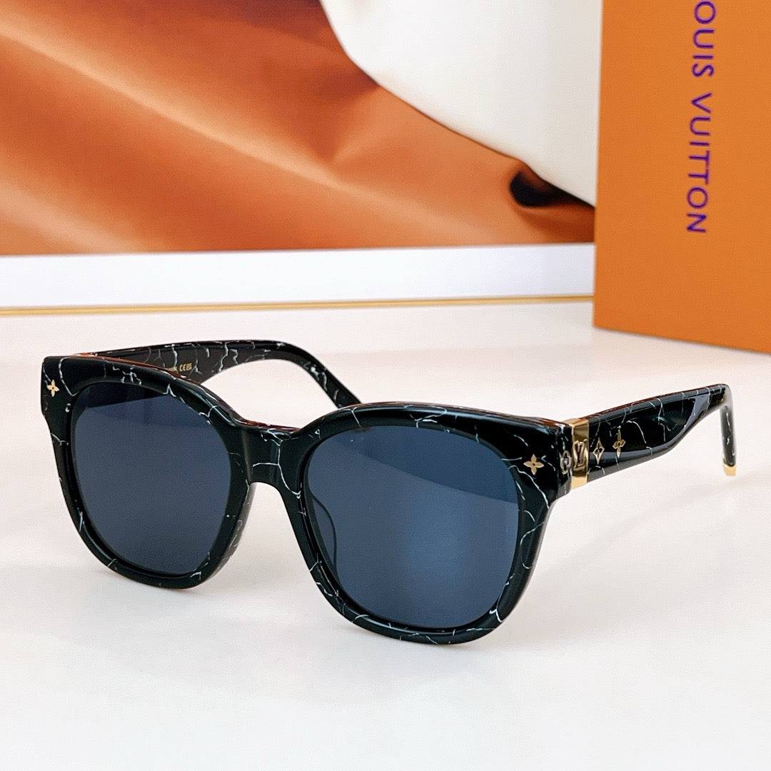 Louis Eyewear SIZE: 55-19-143