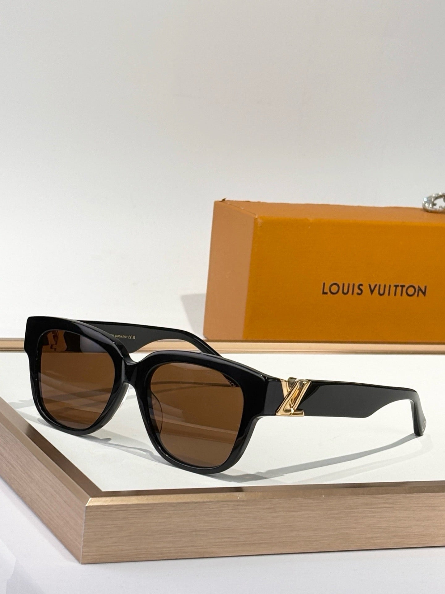 Louis Eyewear SIZE: 53-18-140