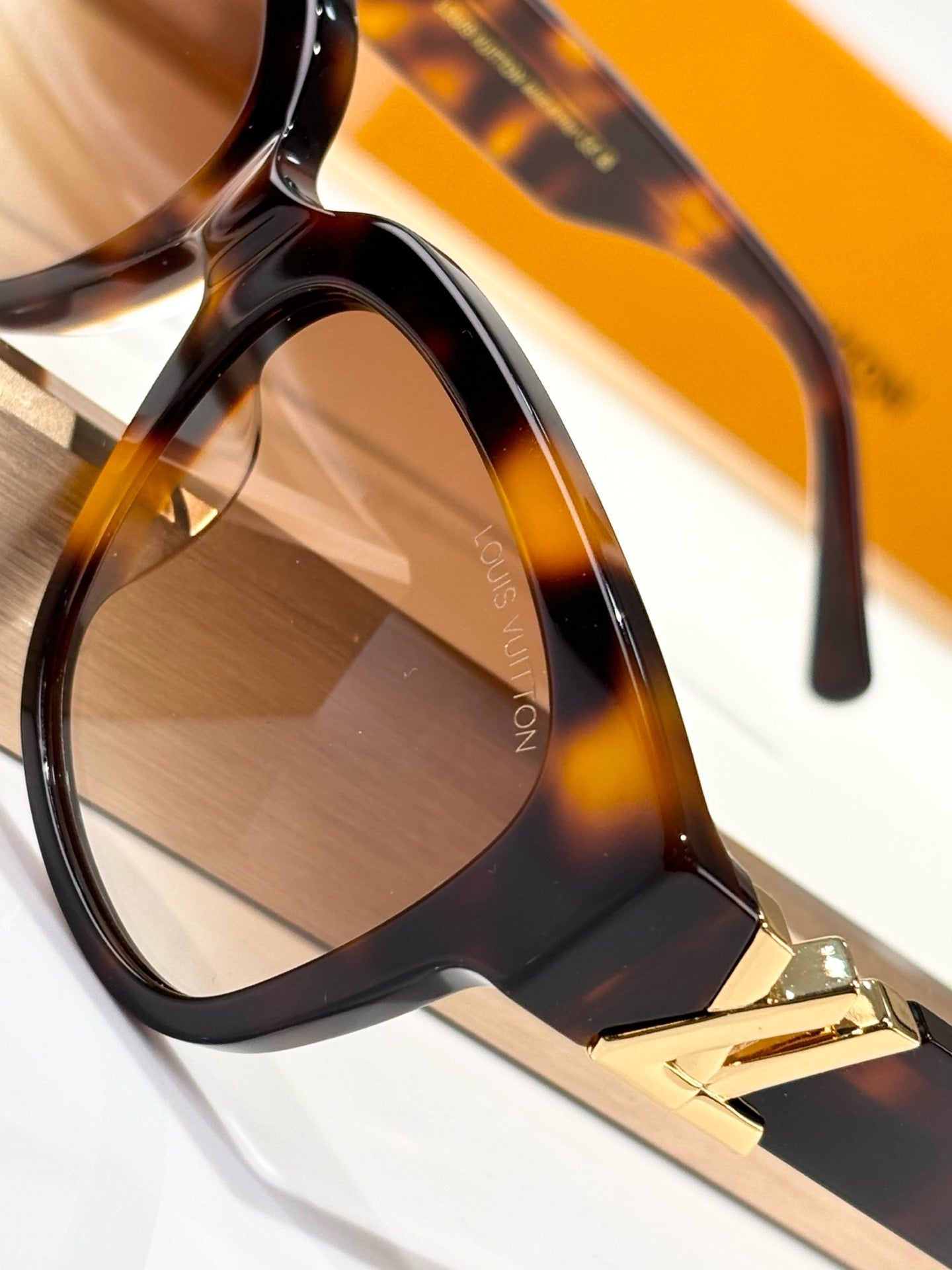 Louis Eyewear SIZE: 53-18-140