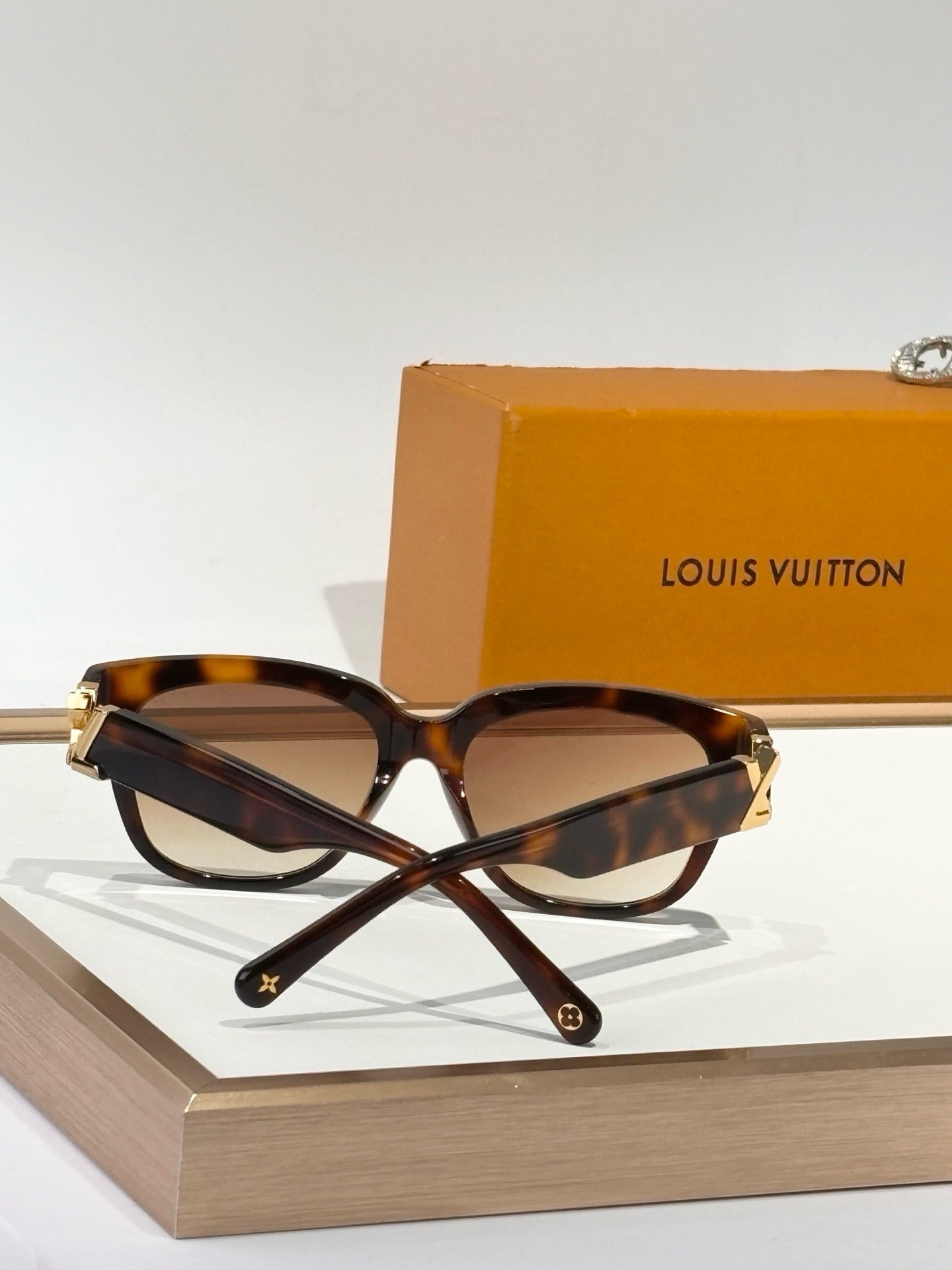 Louis Eyewear SIZE: 53-18-140