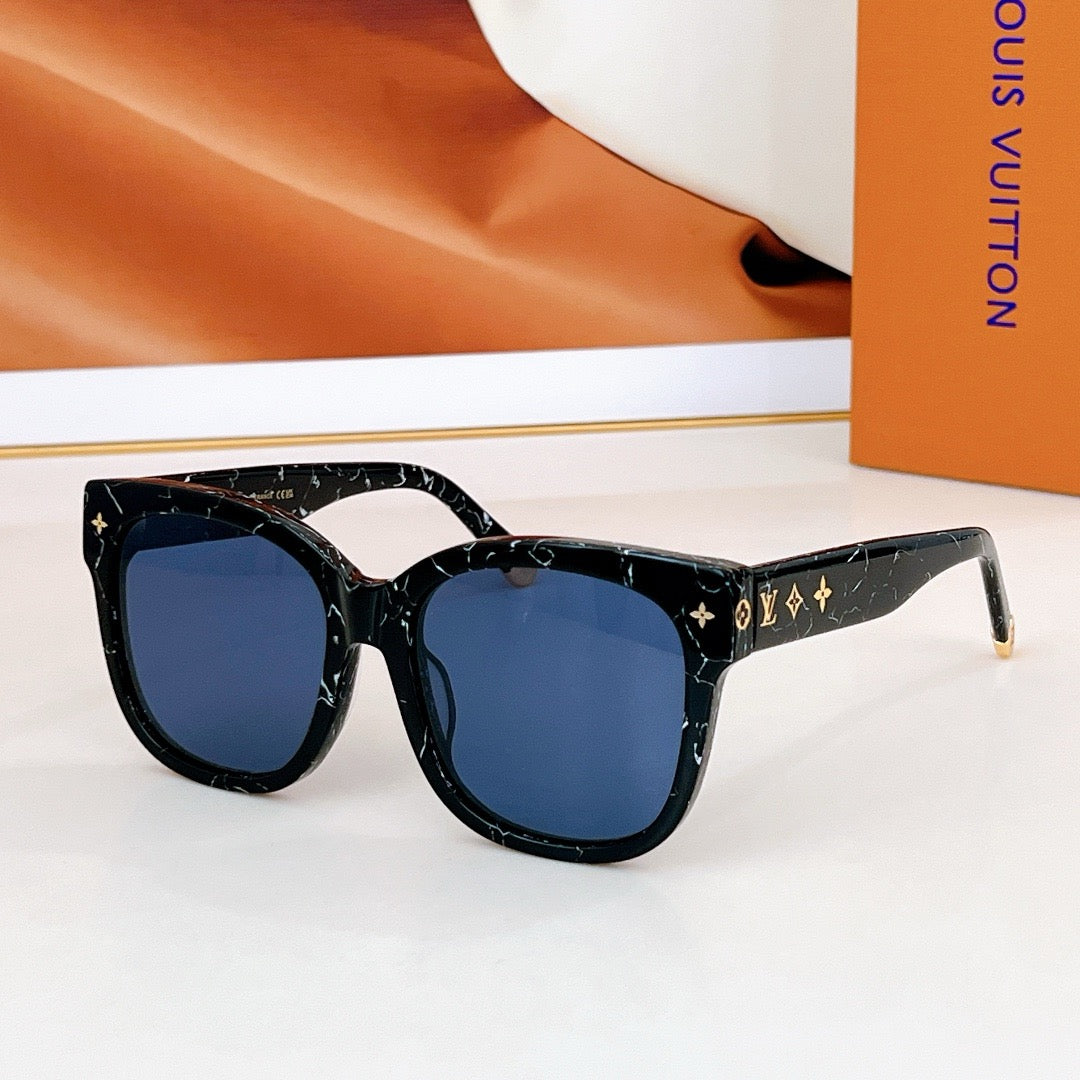Louis Eyewear SIZE: 56-18-143