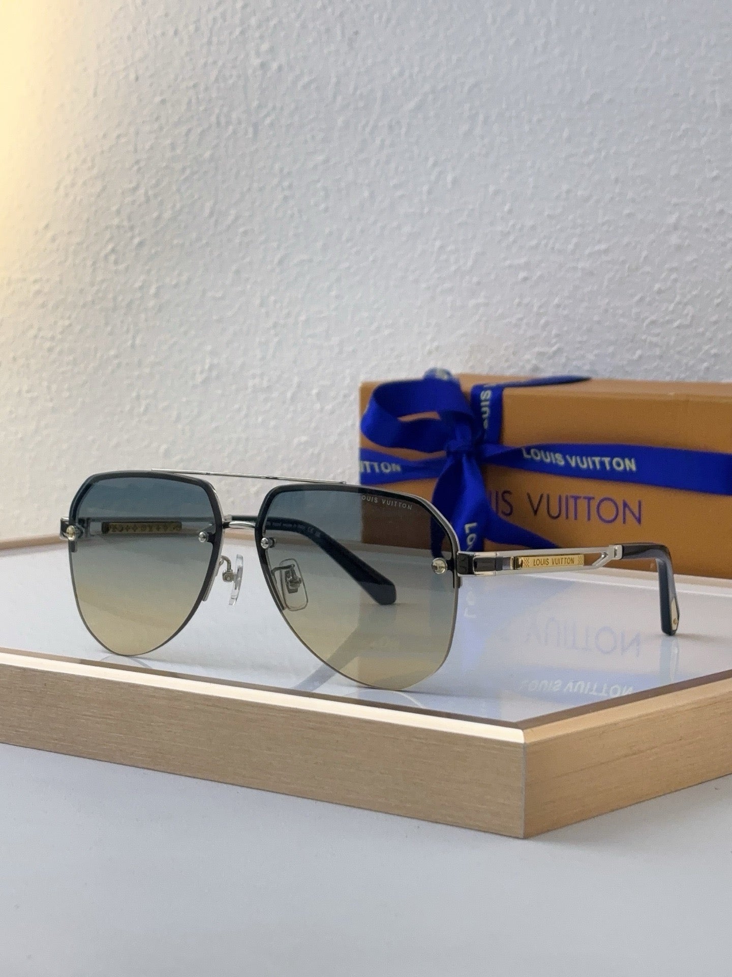 Louis Eyewear SIZE: 62-13-145