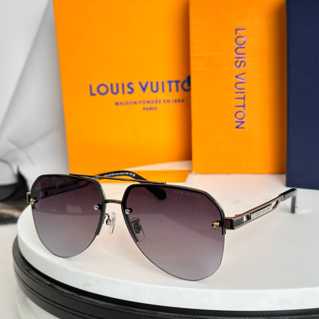 Louis Eyewear SIZE: 62-13-145