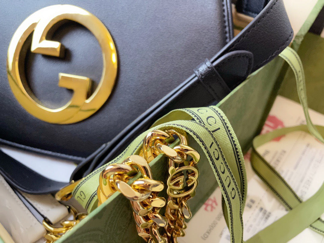GC492 Blondie Shoulder Bag / 11"W x 6.3"H x 1.6"D