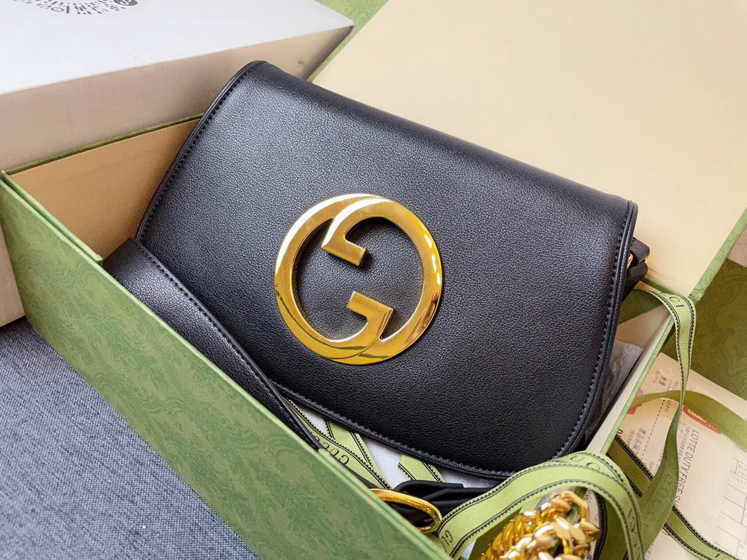GC492 Blondie Shoulder Bag / 11"W x 6.3"H x 1.6"D