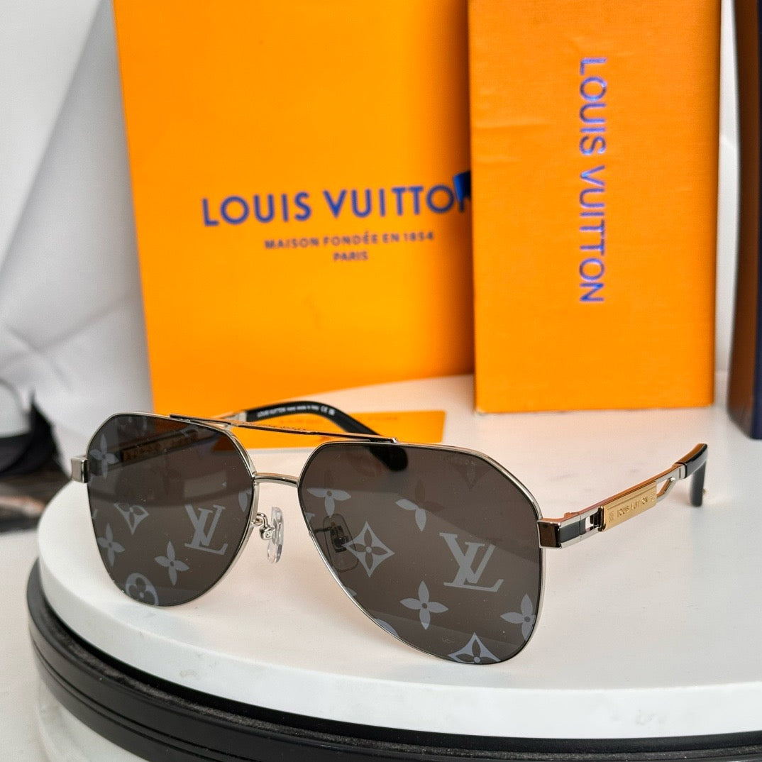 Louis Eyewear SIZE: 61-14-145