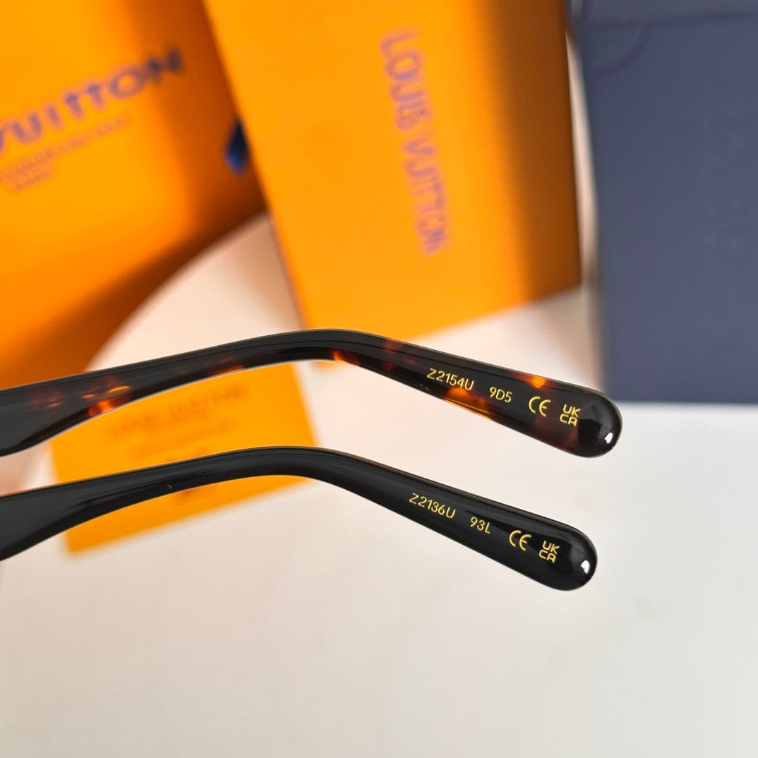 Louis Eyewear SIZE: 63-15-146