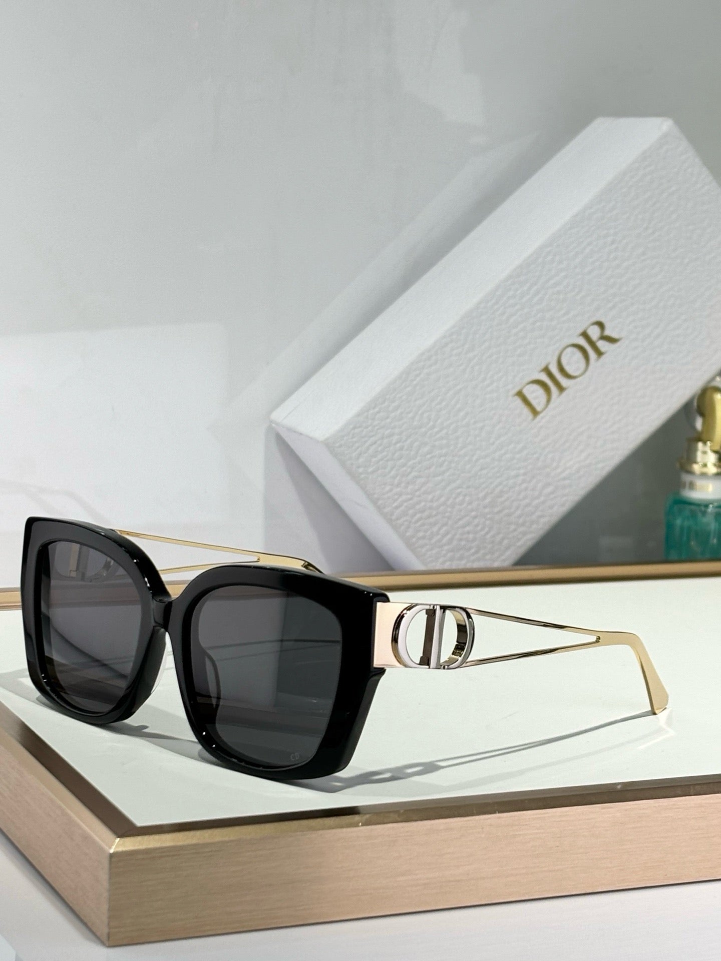 DI*R Eyewear SIZE: