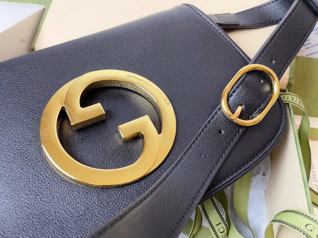 GC492 Blondie Shoulder Bag / 11"W x 6.3"H x 1.6"D