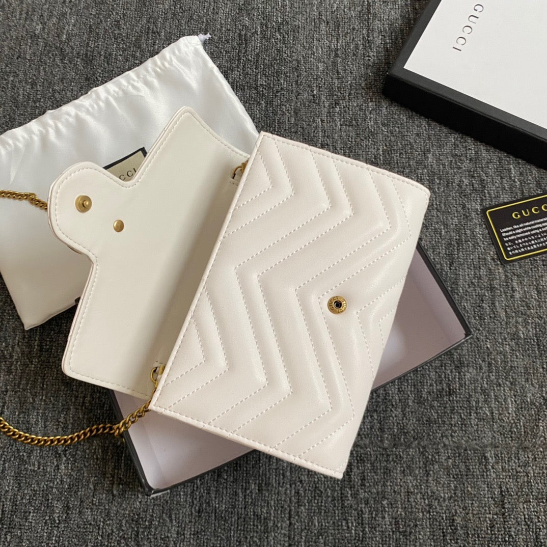 GC431 GG Marmont matelassé mini bag / 8"W x 5"H x 2.5"D