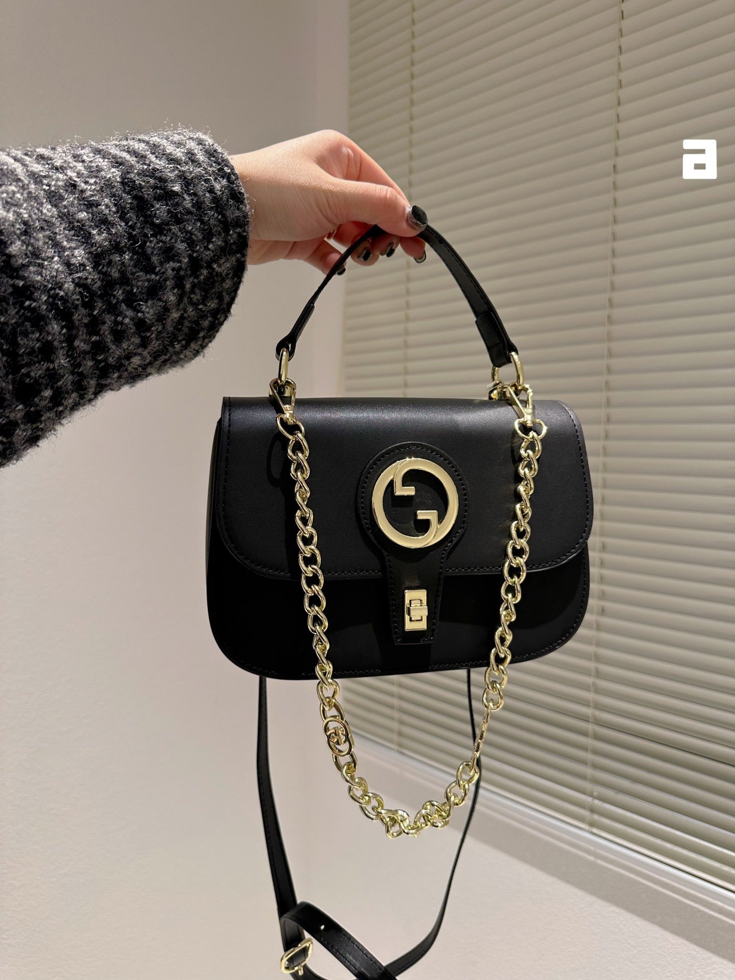 GC497 Gc Blondie top-handle Bag / 9"W x 6"H x 4.3"D