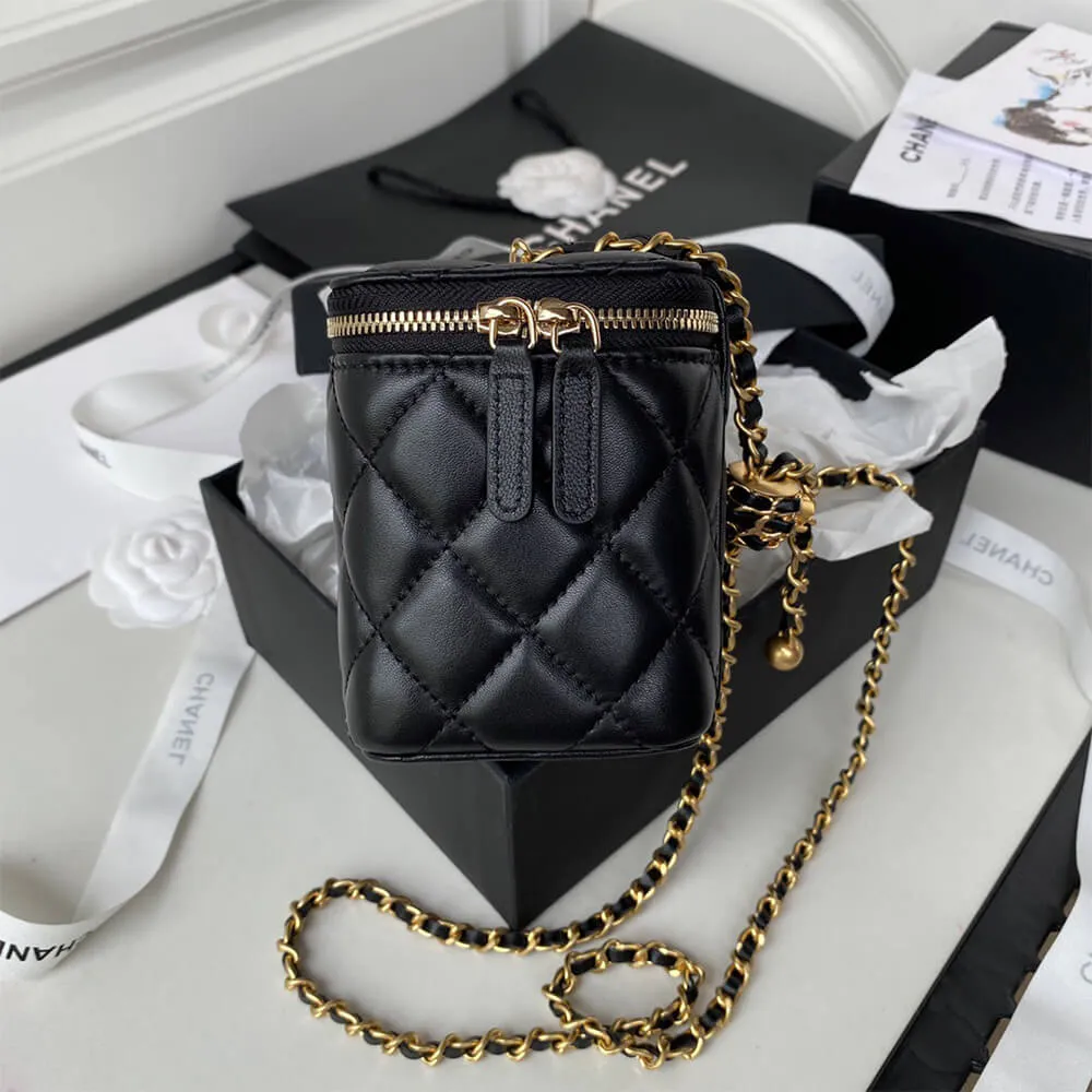 CC VANITY WITH CHAIN BAG
