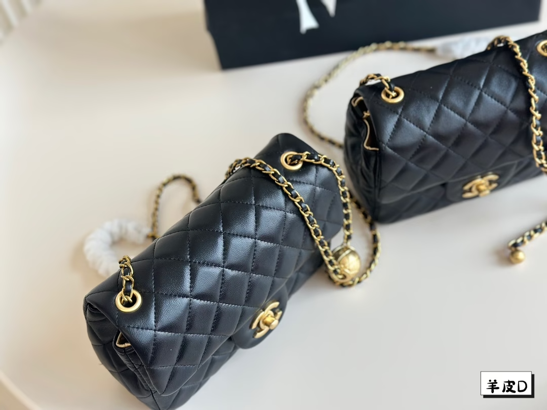CC new arrival chain bag size 20cm/17cm