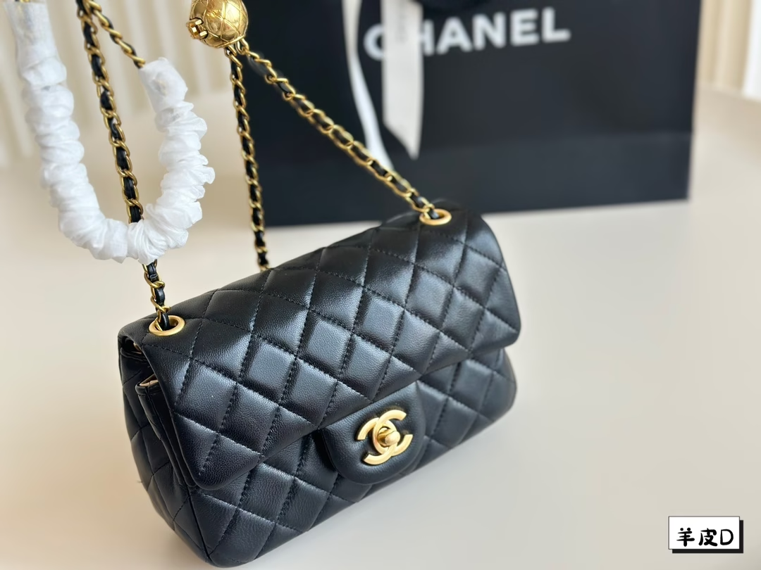 CC new arrival chain bag size 20cm/17cm