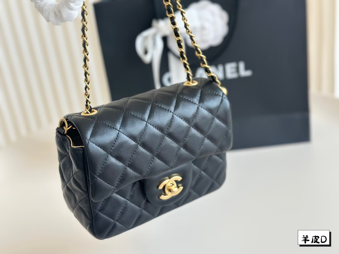 CC new arrival chain bag size 20cm/17cm