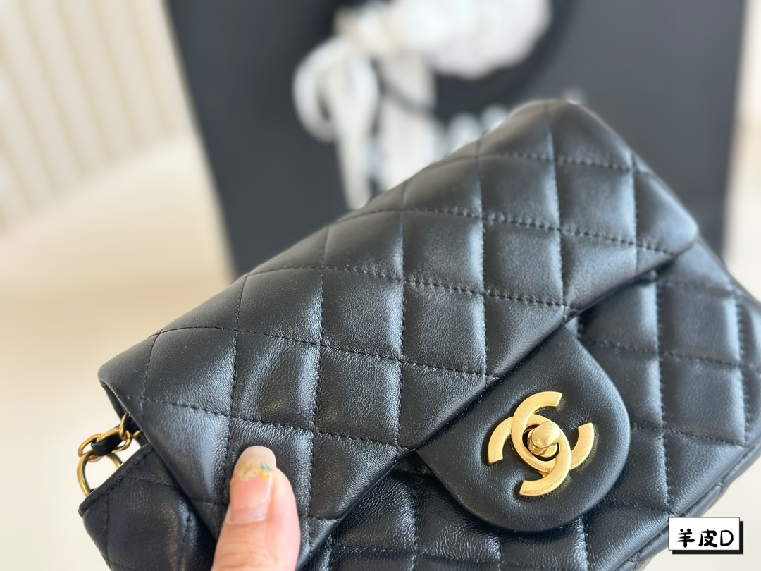 CC new arrival chain bag size 20cm/17cm