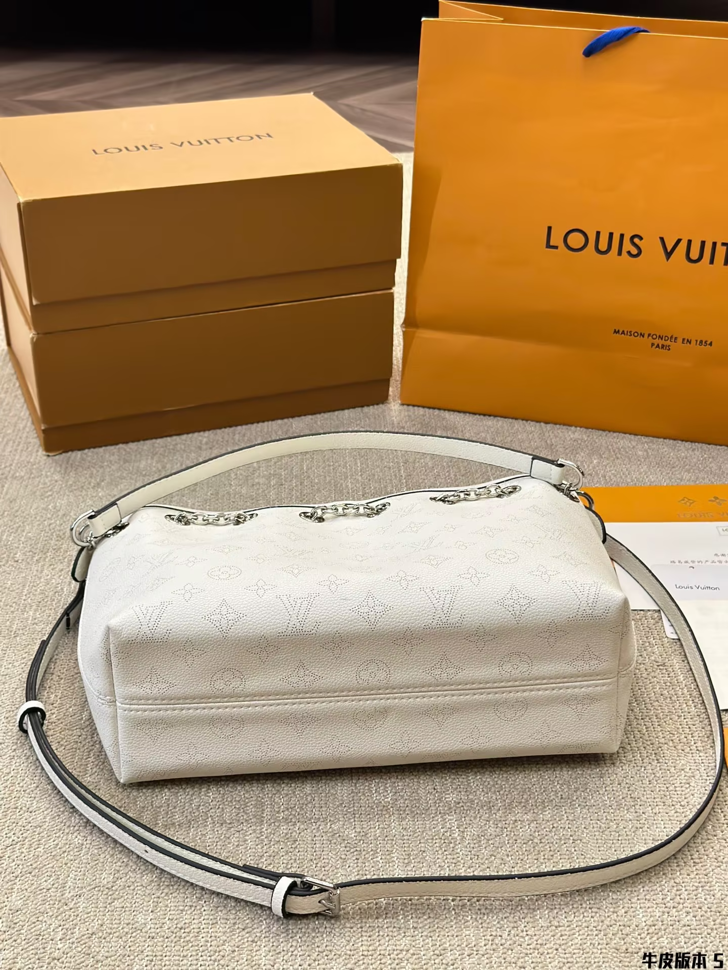 Louis new arrival bella Monogram bag size:26*23 cm