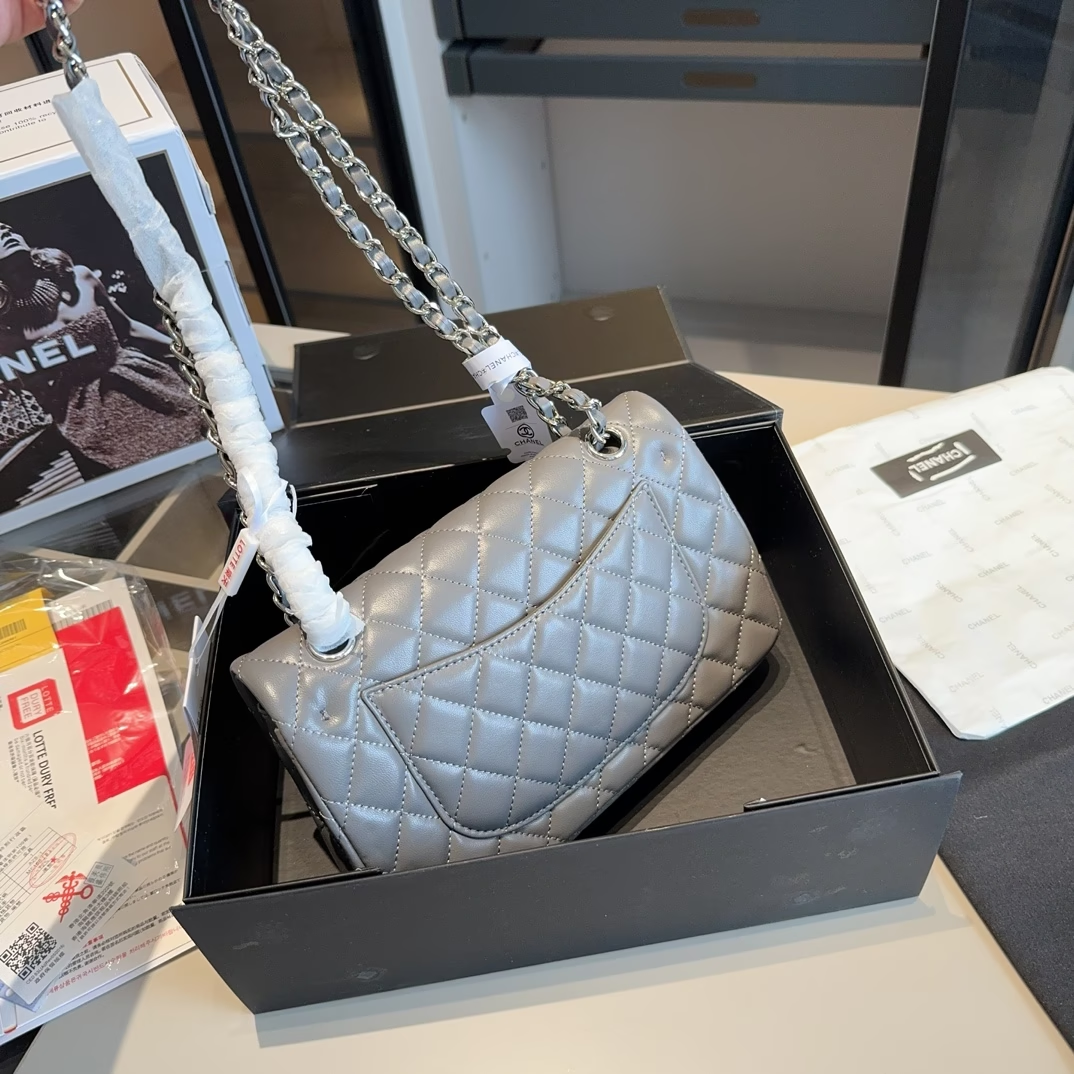 Cc new arrival Lambskin silver Hardware size: 23 *14*6 cm