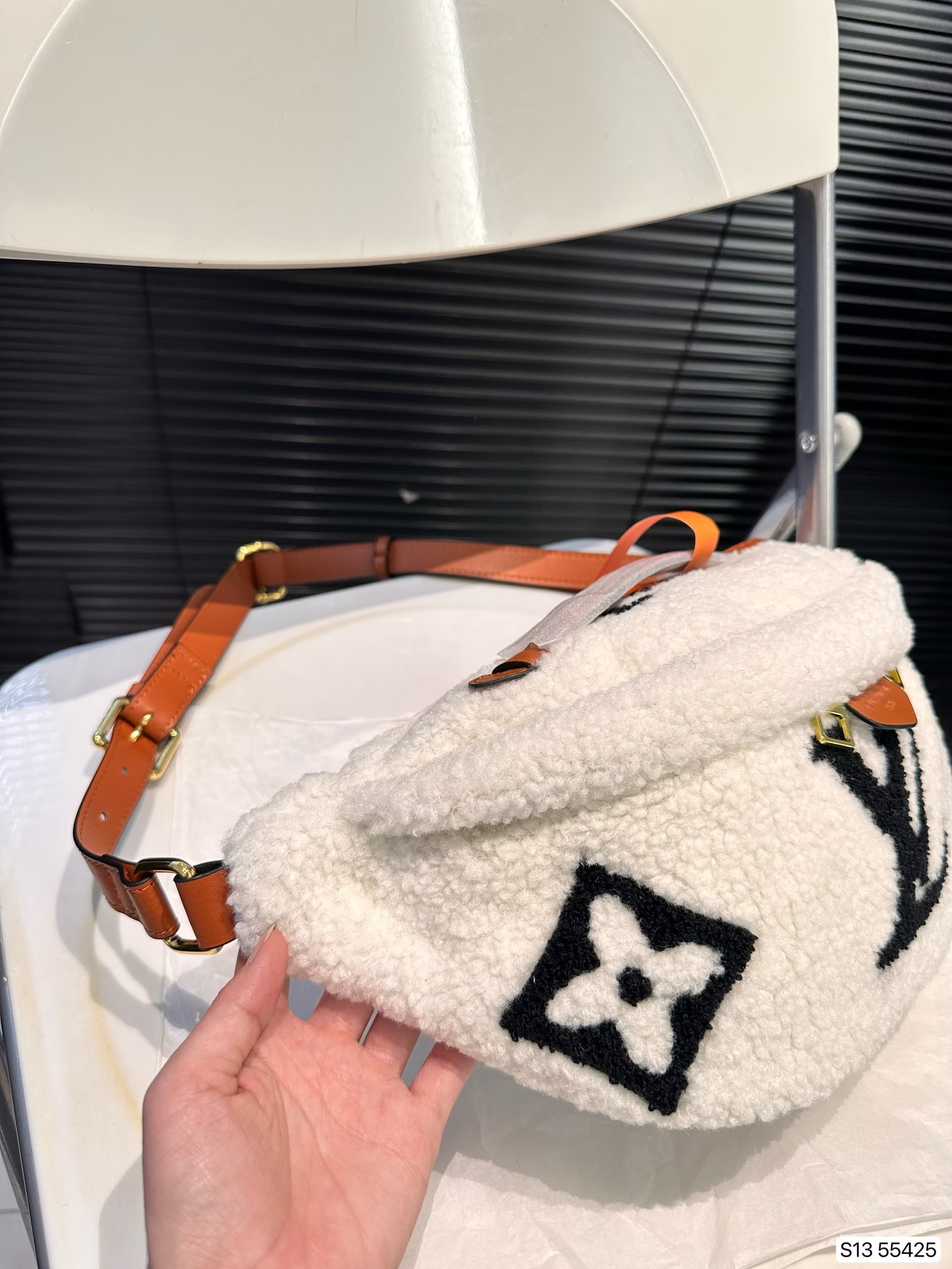 Louis new arrival Monogram Teddy waist bag size: 38*18 cm