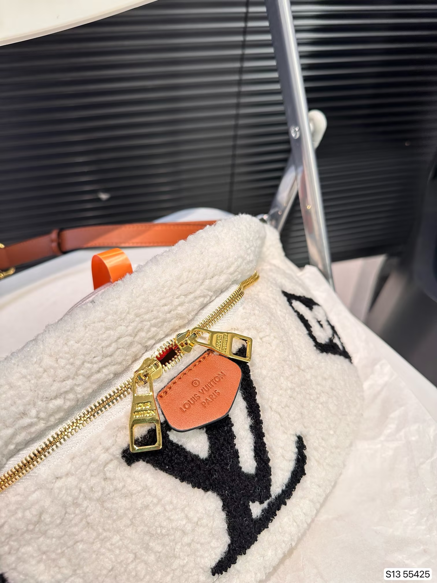 Louis new arrival Monogram Teddy waist bag size: 38*18 cm