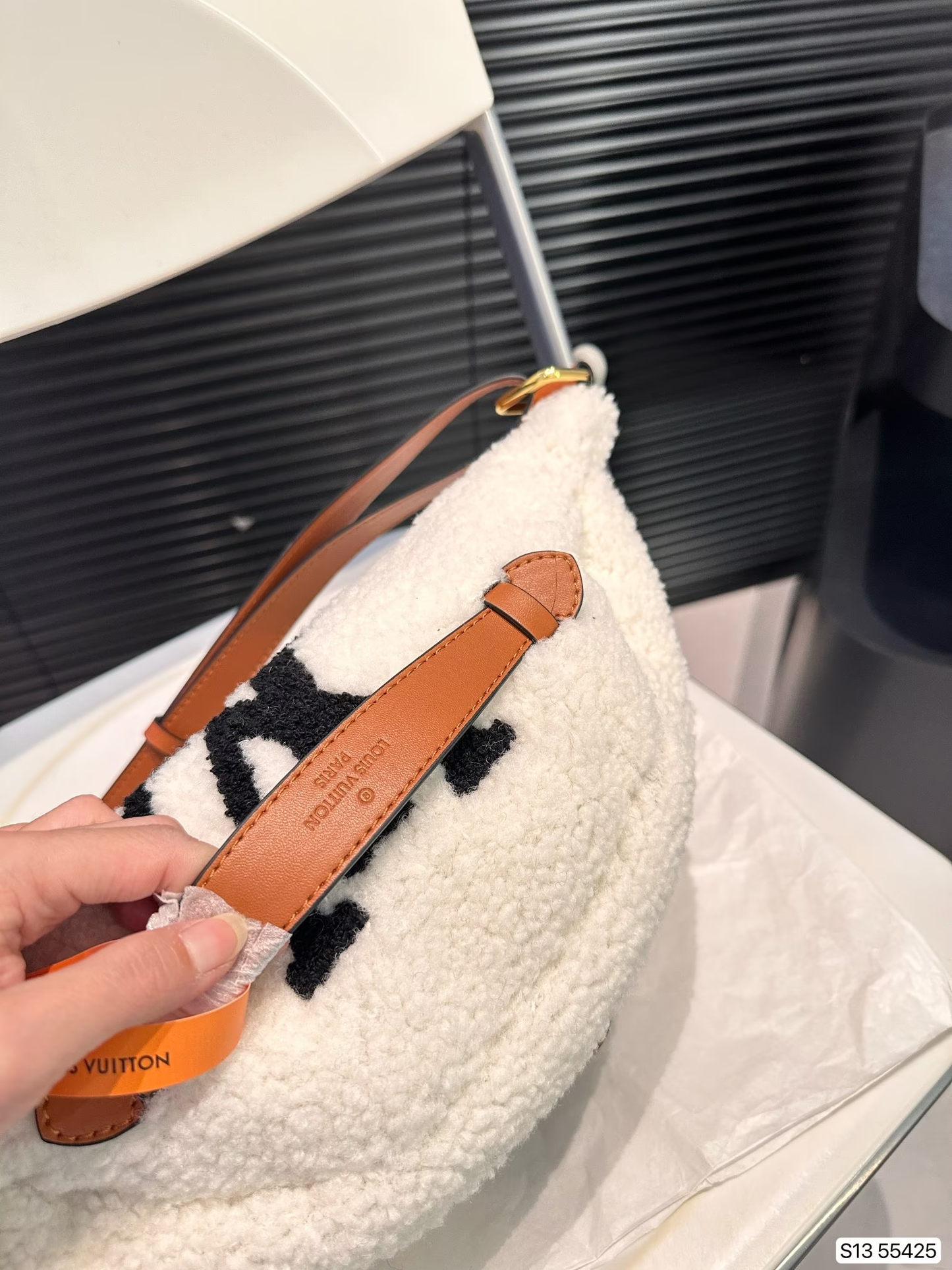Louis new arrival Monogram Teddy waist bag size: 38*18 cm