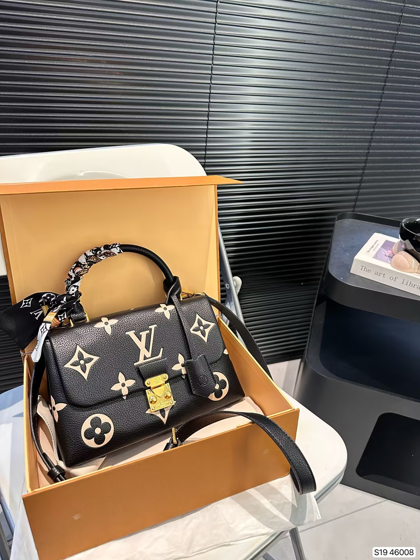 Louis new arrival hand bag size: 24*15 cm