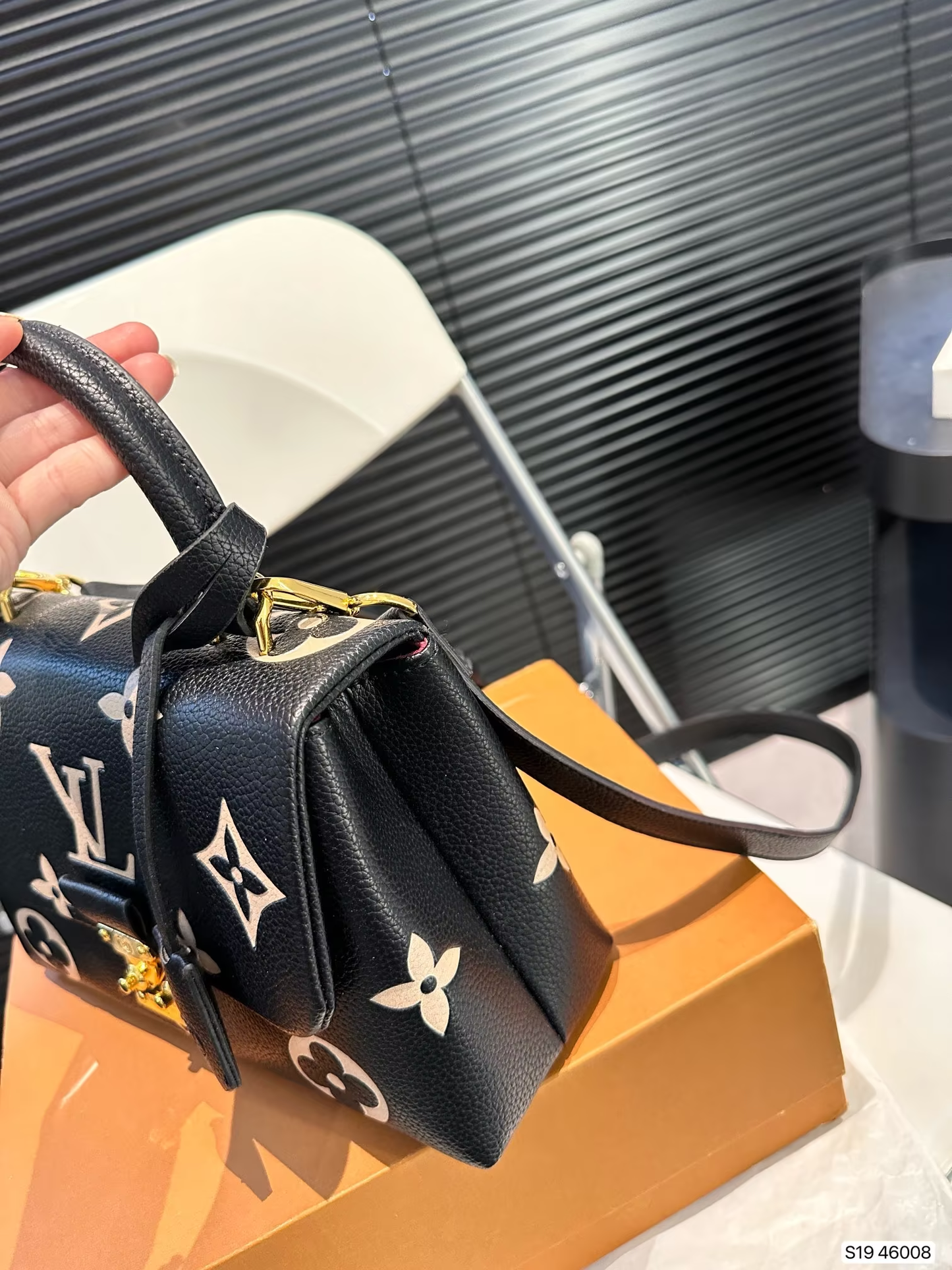Louis new arrival hand bag size: 24*15 cm