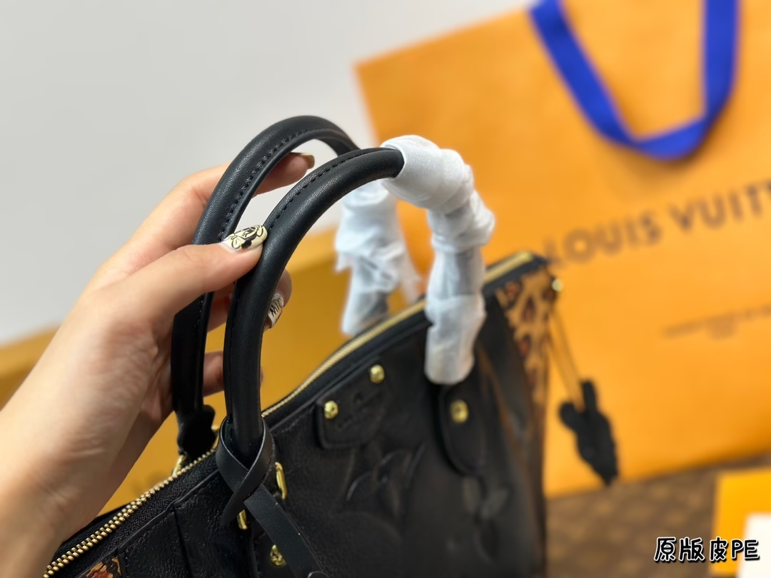 Louis new arrival Retiro bag size: 26*22 cm