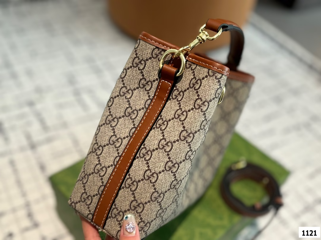 GG Emblem new arrival tote bag size: 21*19 cm