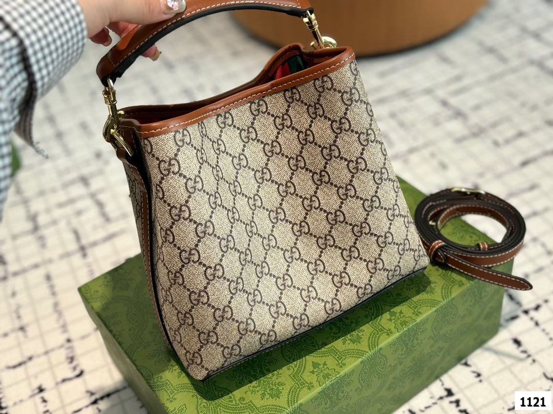 GG Emblem new arrival tote bag size: 21*19 cm