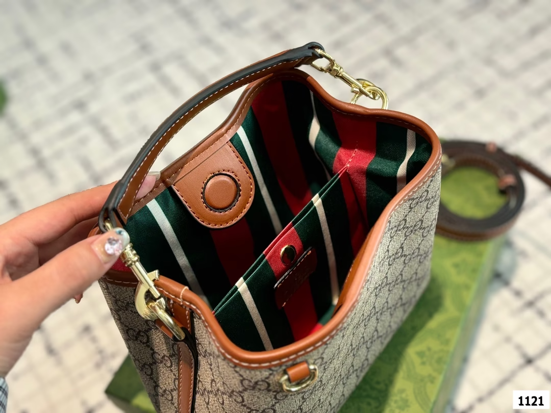 GG Emblem new arrival tote bag size: 21*19 cm