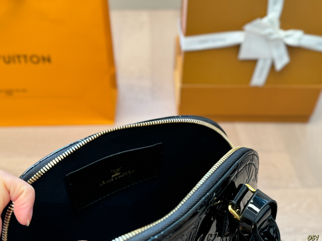 Louis 2024 new arrival bb bag size:24*18 cm