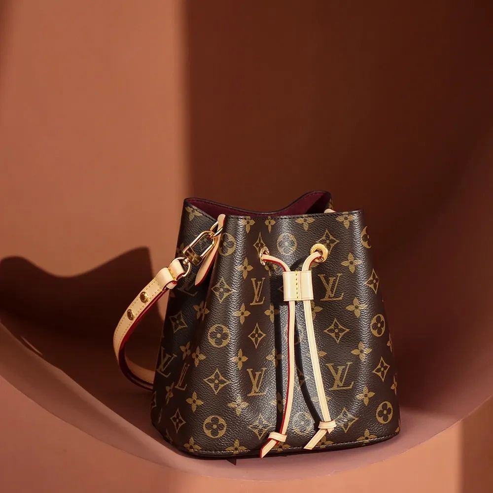 Louis neonoe bb mini bag size : 20×20×13 cm