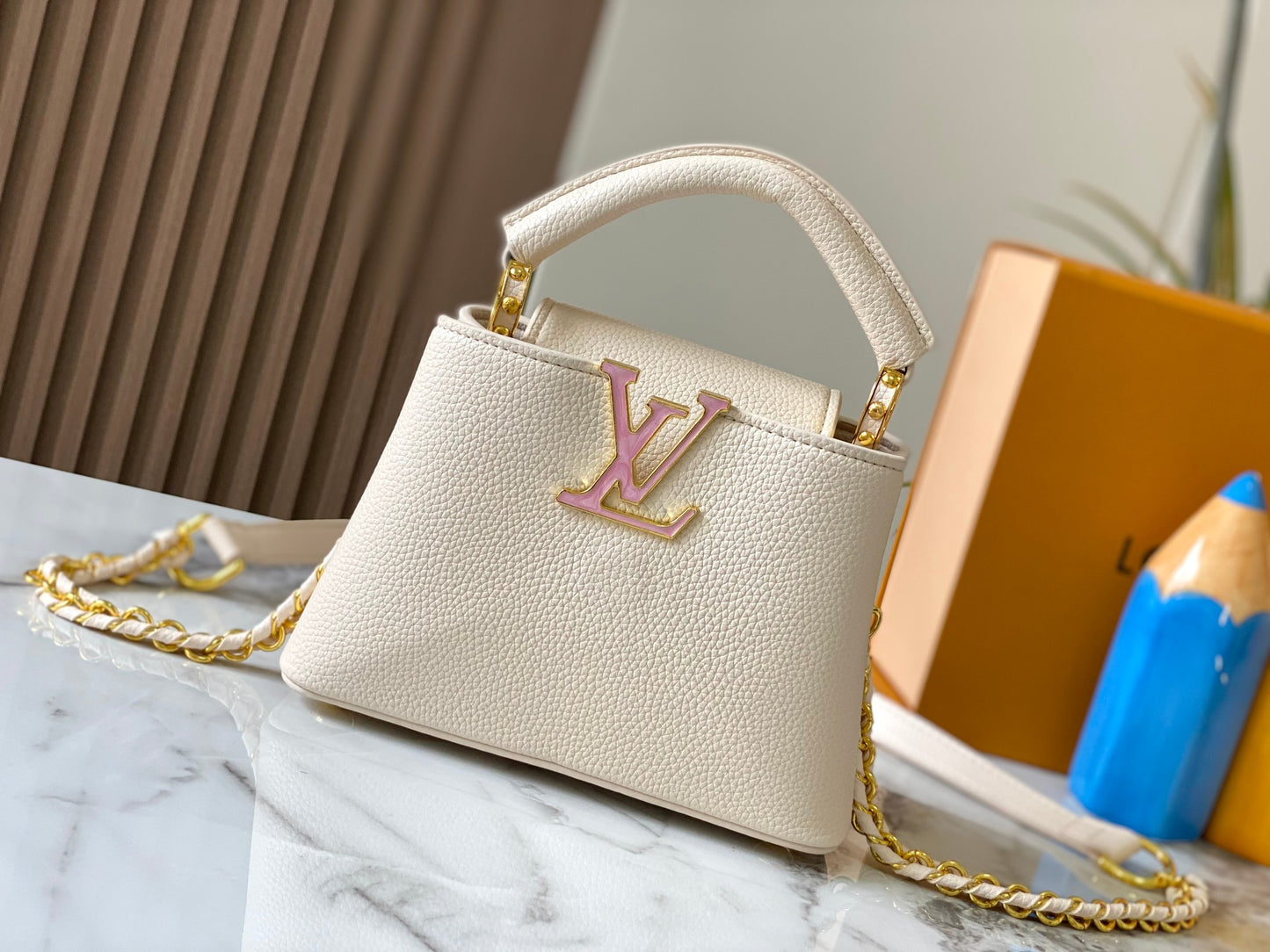 Louis Milky Way Capucines BB Taurillon leather M23082 size: 21×14×8cm