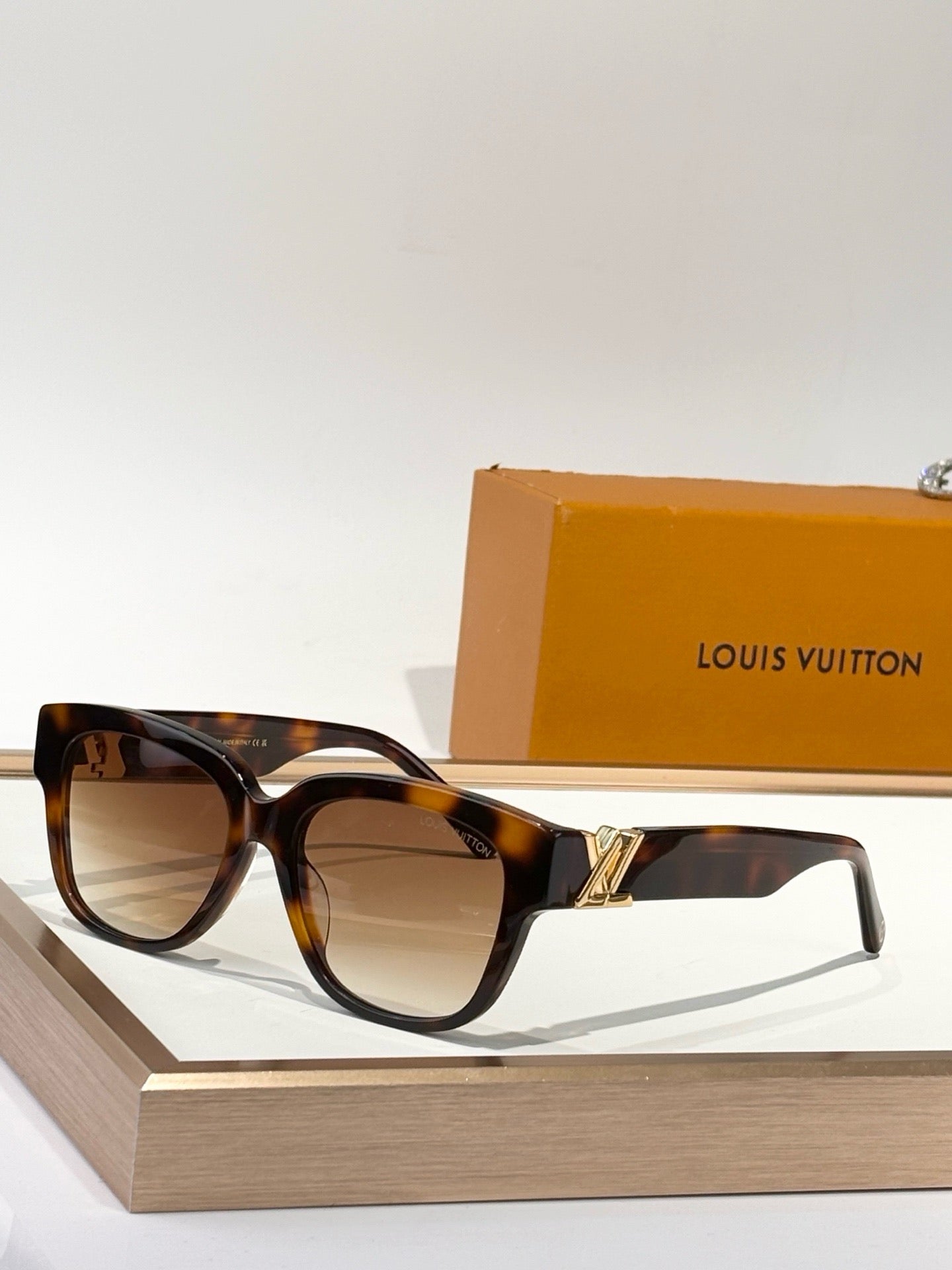 Louis Eyewear SIZE: 53-18-140
