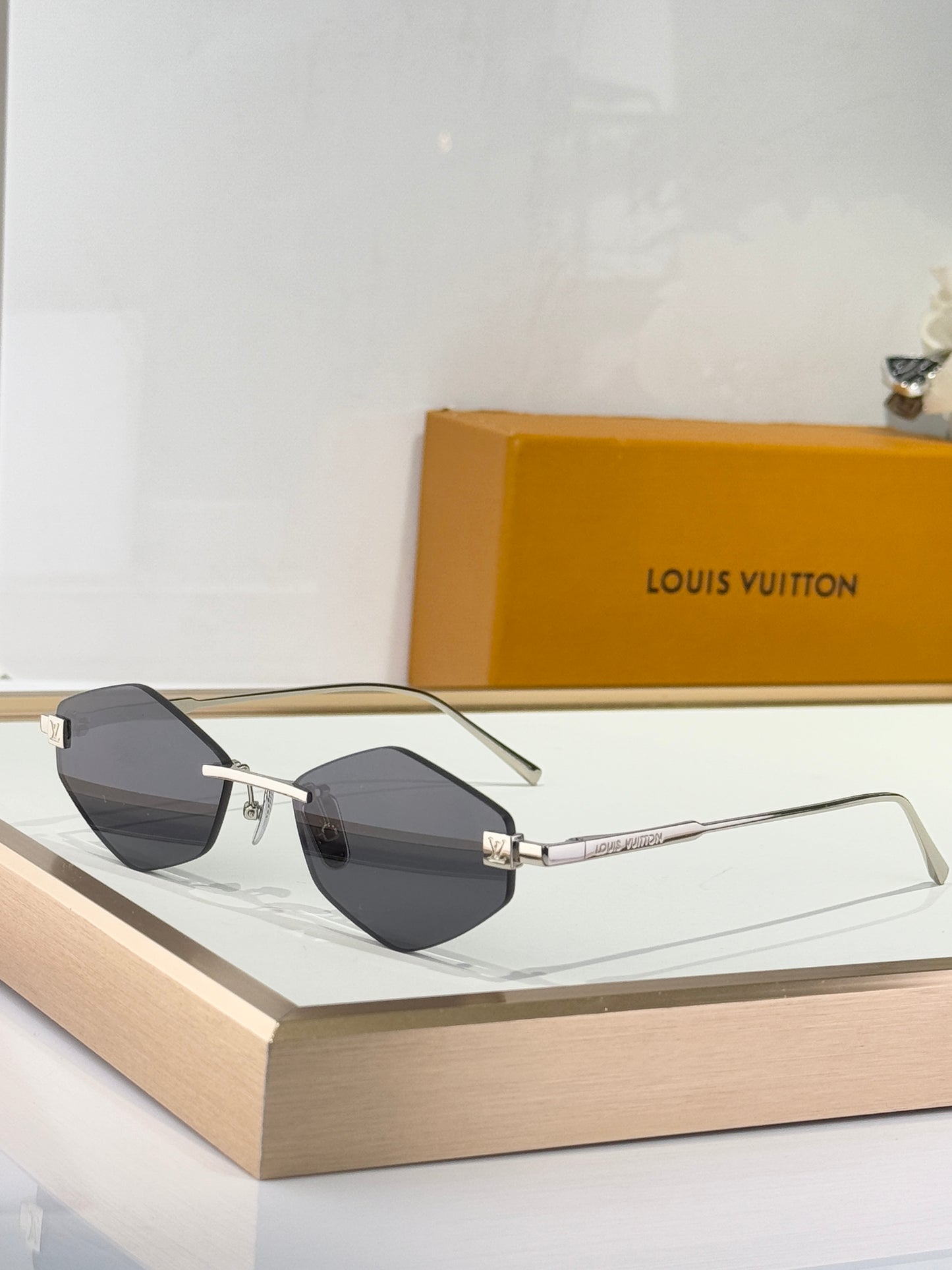 Louis Eyewear SIZE: 57-16-145